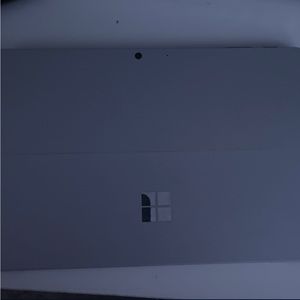 I’m selling a Microsoft surface pro 7+ (model is 1960)